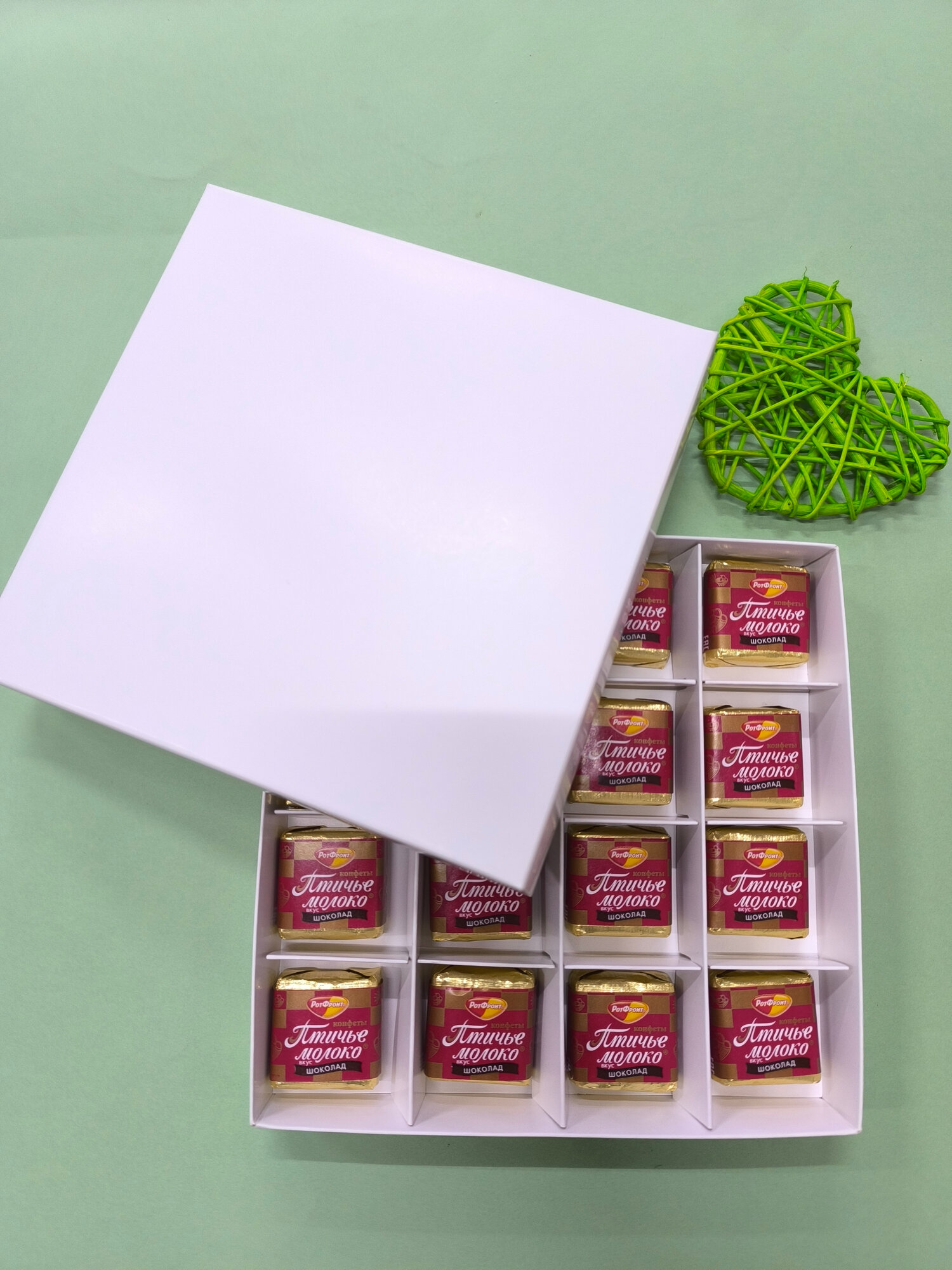 Коробка для конфет с ячейками отлично подойдет для клубники в шоколаде, коробка с ячейками - 18,5 * 18,5 * 3 см — фото 1