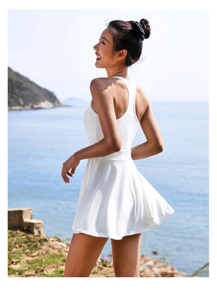 Костюм спортивный  размер S белый