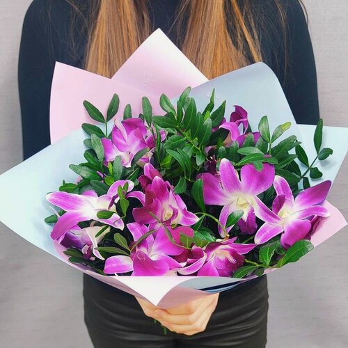 Изображение товара Букет " Цветочное Вдохновение" с элегантной розовой Орхидеей дендробиум с фисташкой