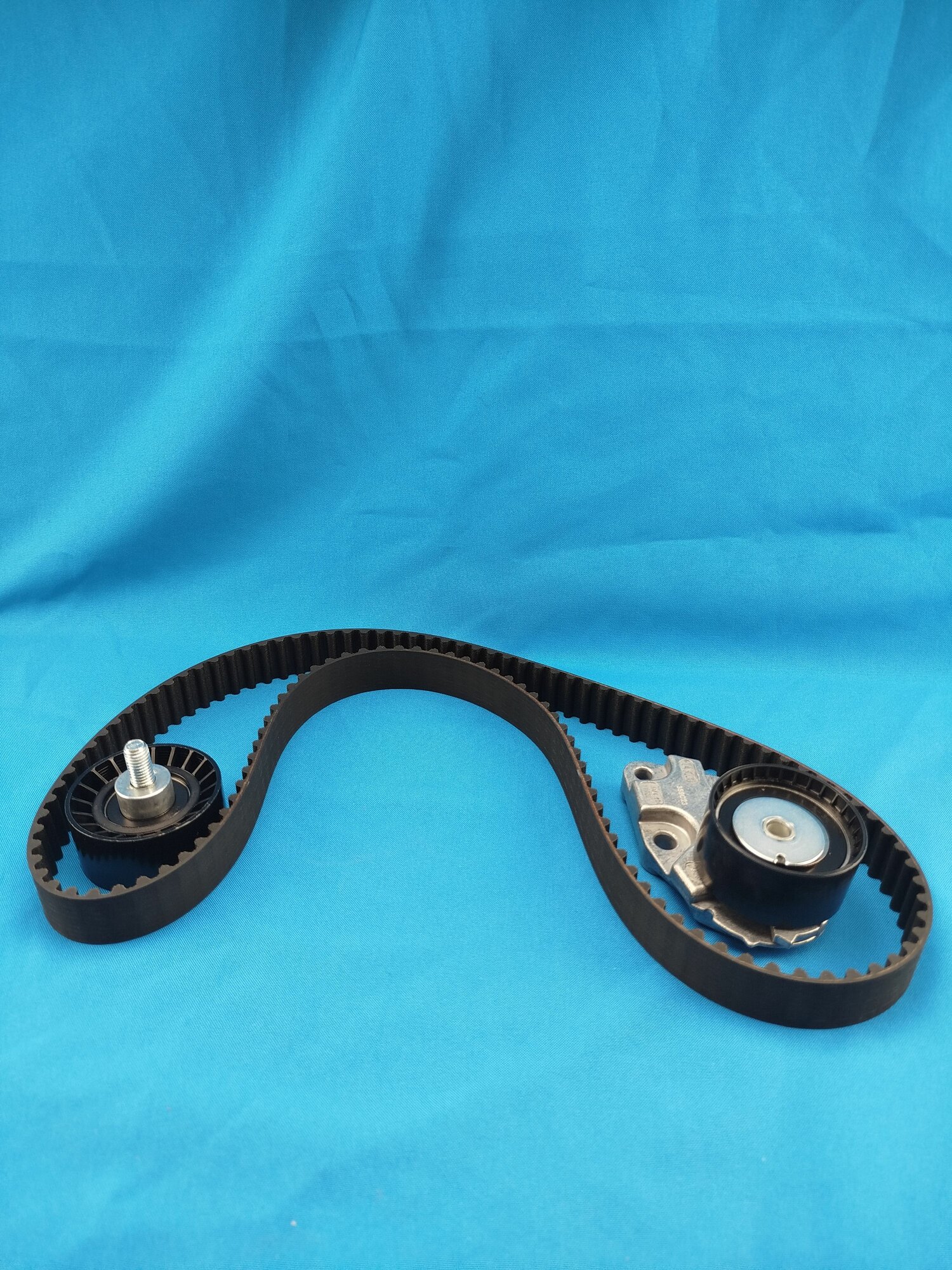 РК ГРМ "GATES" 127x25 для автомобилей Daewoo Nexia, Chevrolet Lanos, Aveo (T200, T250) 16кл. (ремень+2 ролика)