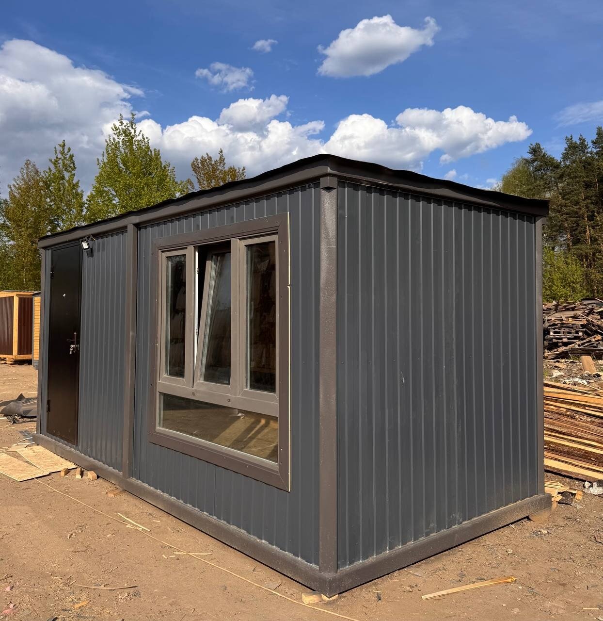 Блок-контейнер бытовка на металлическом каркасе 585x24 м с доставкой