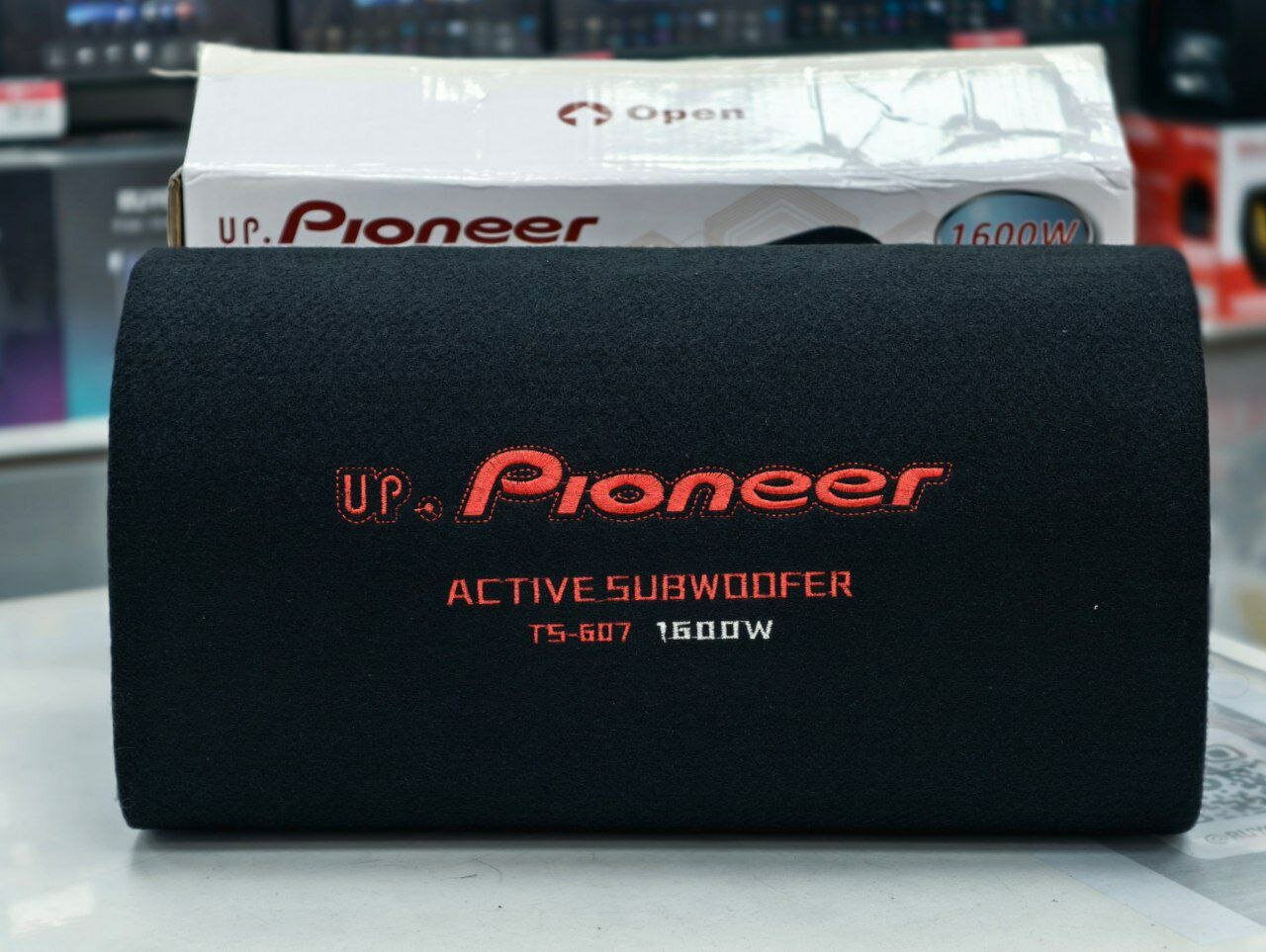 Автомобильный сабвуфер Pioneer 1600Вт, 6 дюймов, встроенный усилитель, черный