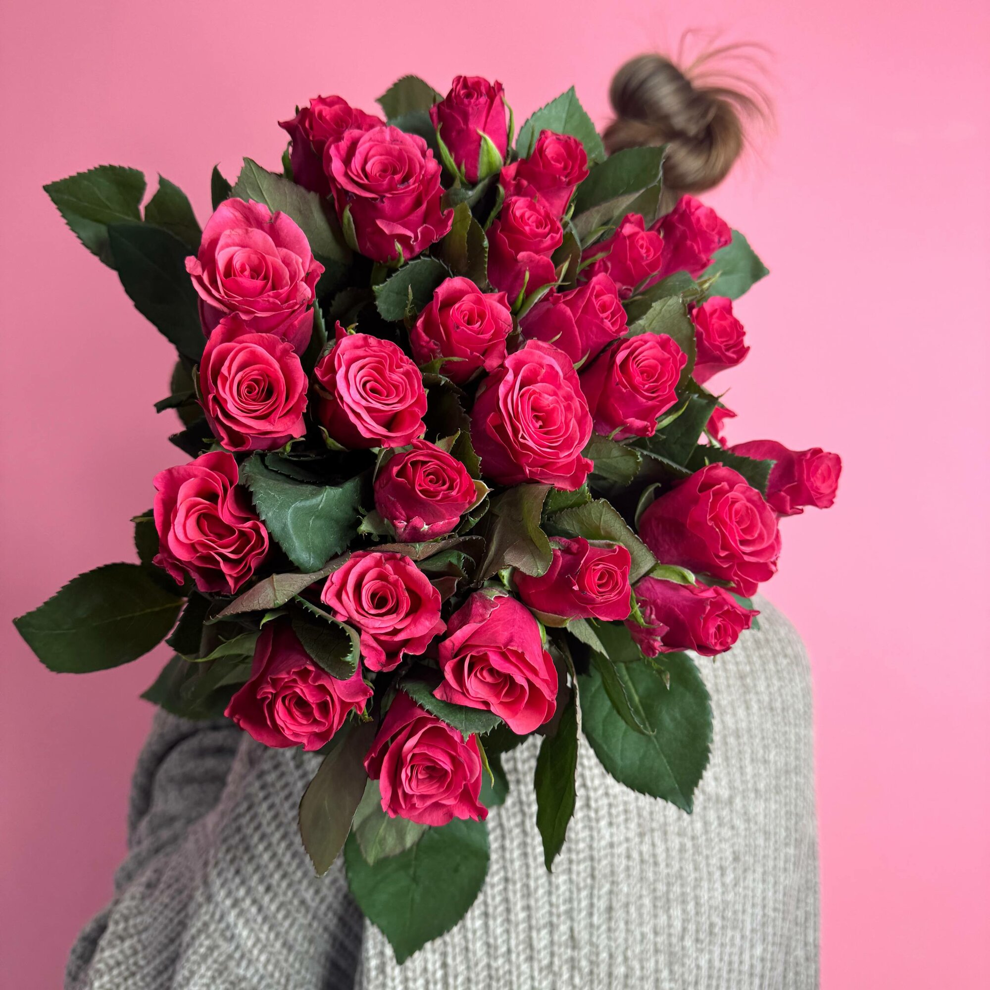 Букет из 25 голландских роз Такази