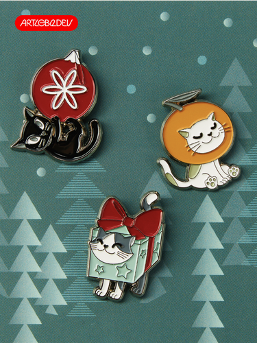 Изображение товара Набор значков "новогодний", "Киса в подарок", "Игривое настроение" и "Апелькот", Студия Артемия Лебедева