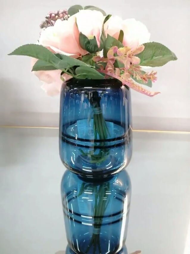 Ваза стеклянная интерьерная, 12*12*30см, настольное размещение, цвет голубой — фото 1