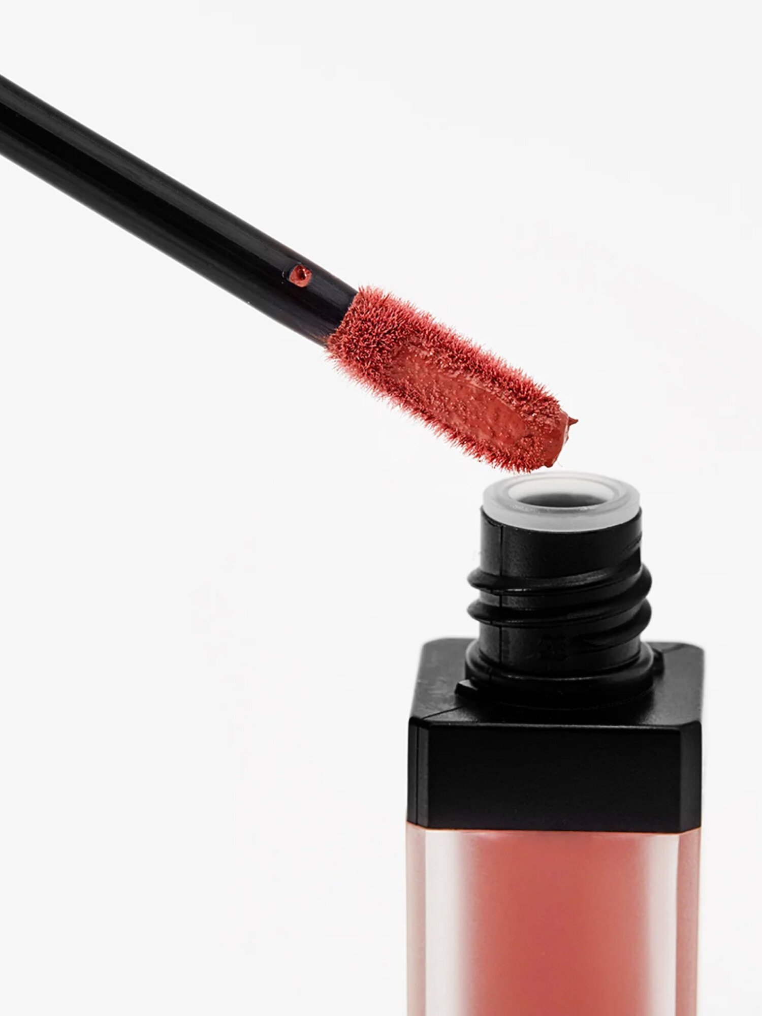 Блеск для губ Note Mattemoist LipGloss 413, матовый, с маслом ши и арганы, 6мл — фото 1