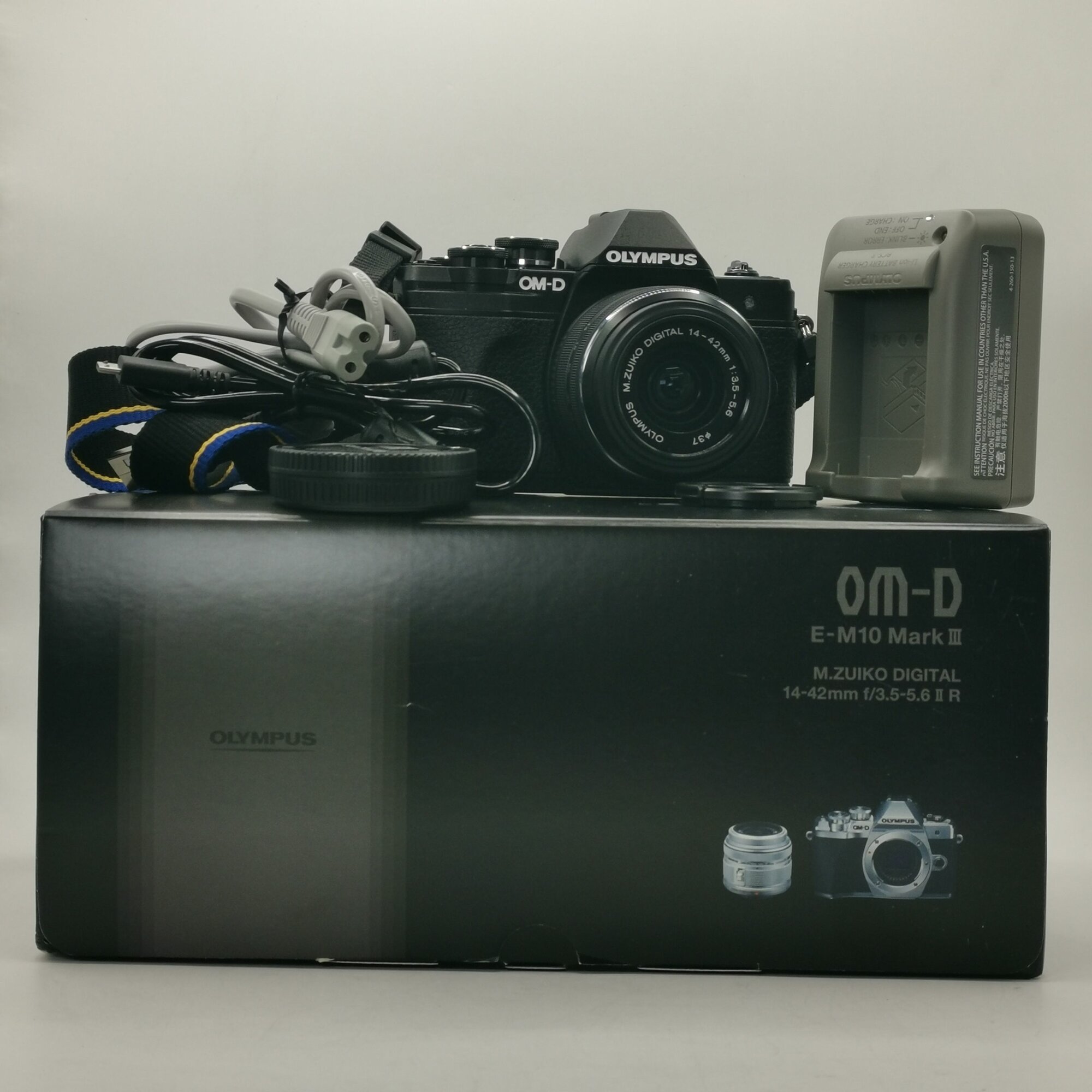 Olympus OM-D E-M10 Mark III kit black (пробег 11000 кадров