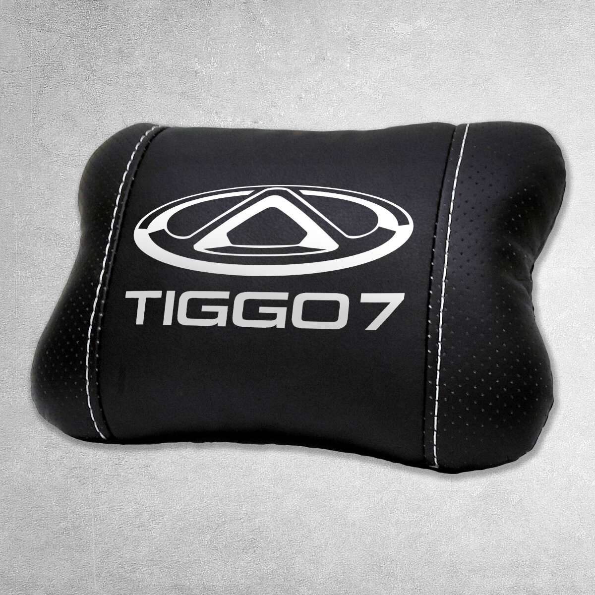 Подушка на подголовник автомобиля, под шею с логотипом Chery Tiggo 7. Тюнинг аксессуар для чери тигго 7. — фото 1
