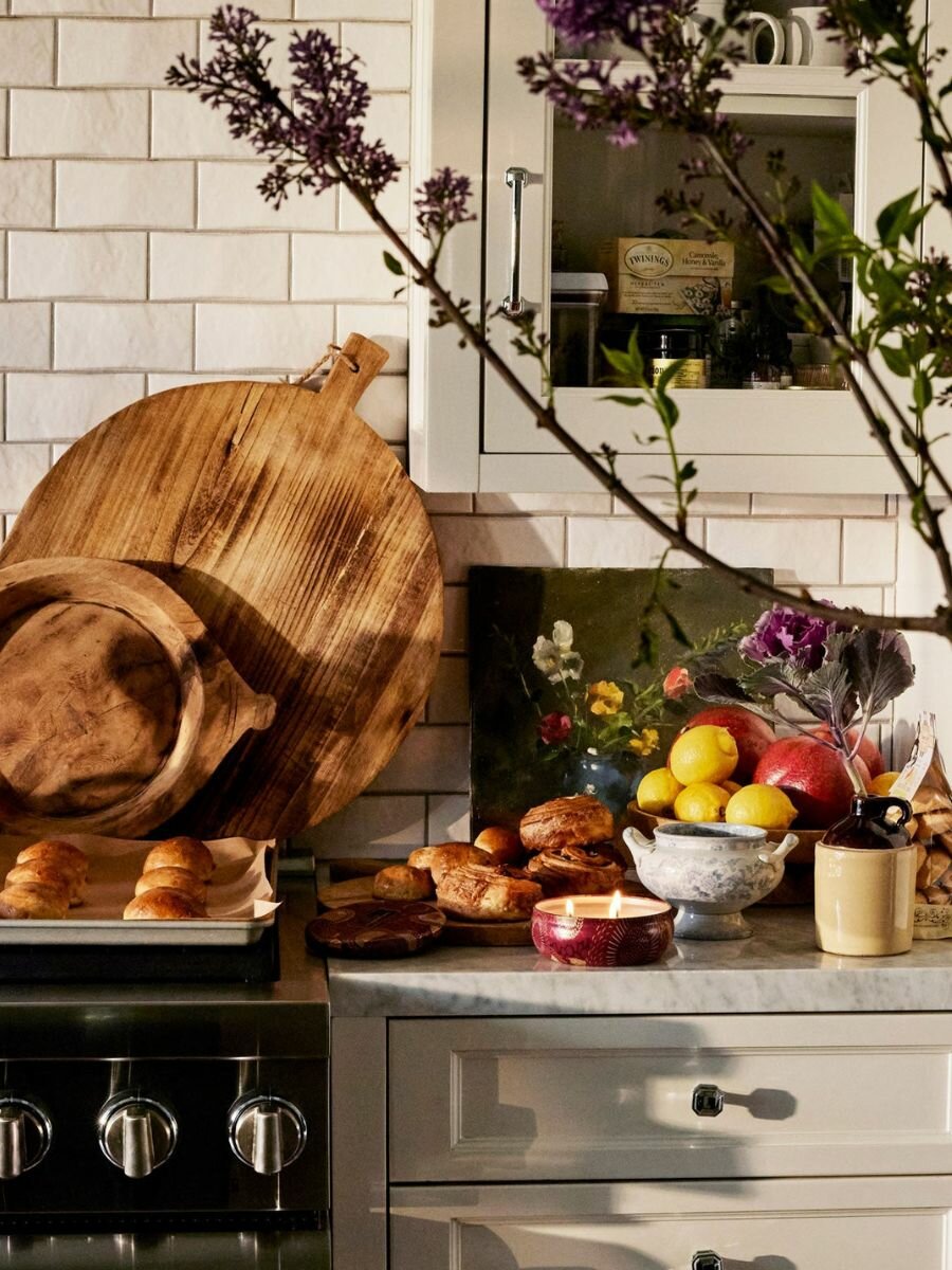 Ароматическая свеча VOLUSPA Дикие ягоды (Foraged Wildberry) 340 гр — фото 1