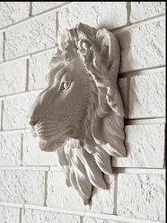 Лев Барельеф