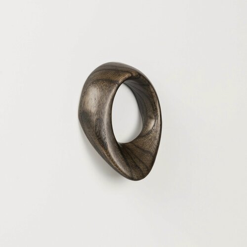 Изображение товара Ручка мебельная, деревянная, м/о 32 мм, модель: "Atoll" 1 шт.