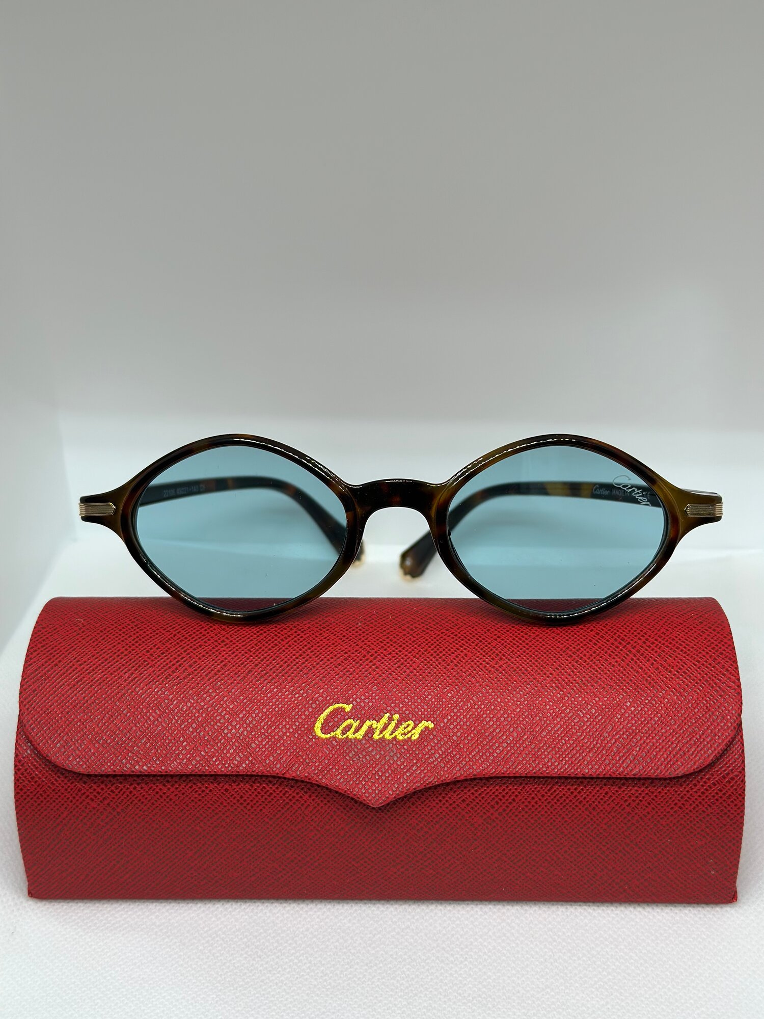 Солнцезащитные очки