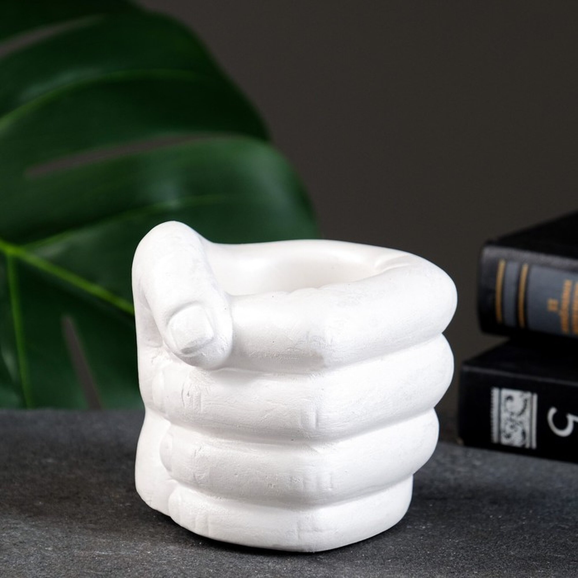 Кашпо органайзер Хорошие сувениры  Сжатый кулак   гипс  перламутровый  10x10x10 см