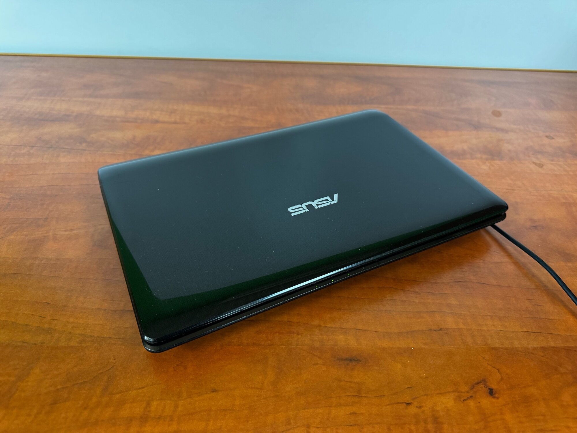 Ноутбук Asus K42J P6200 2.13GHz/4GB/HDD 320ГБ/HD 6470M/DVD±RW/14.0"/Win7 батарея 30мин
