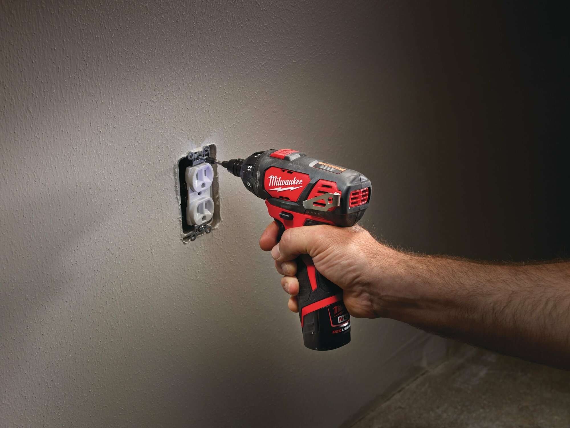 Аккумуляторная дрель-шуруповёрт Milwaukee M12 BSD-0 (без аккумулятора и ЗУ) — фото 1