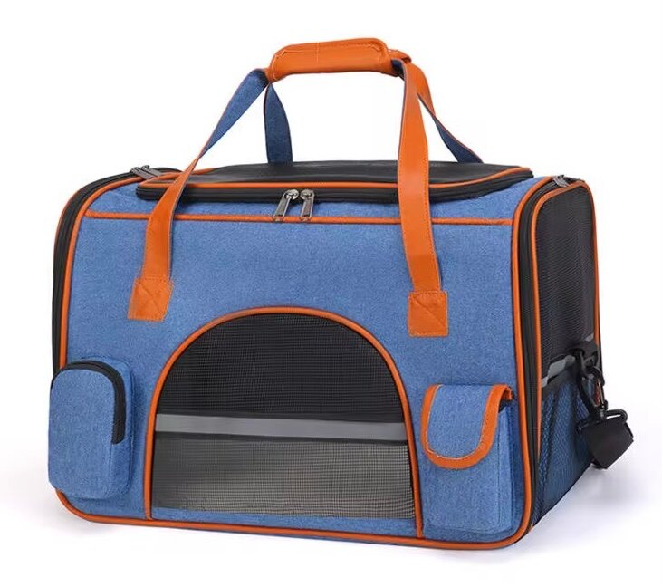 Мягкая переносная дорожная сумка для собак и кошек синего цвета. Размер S.