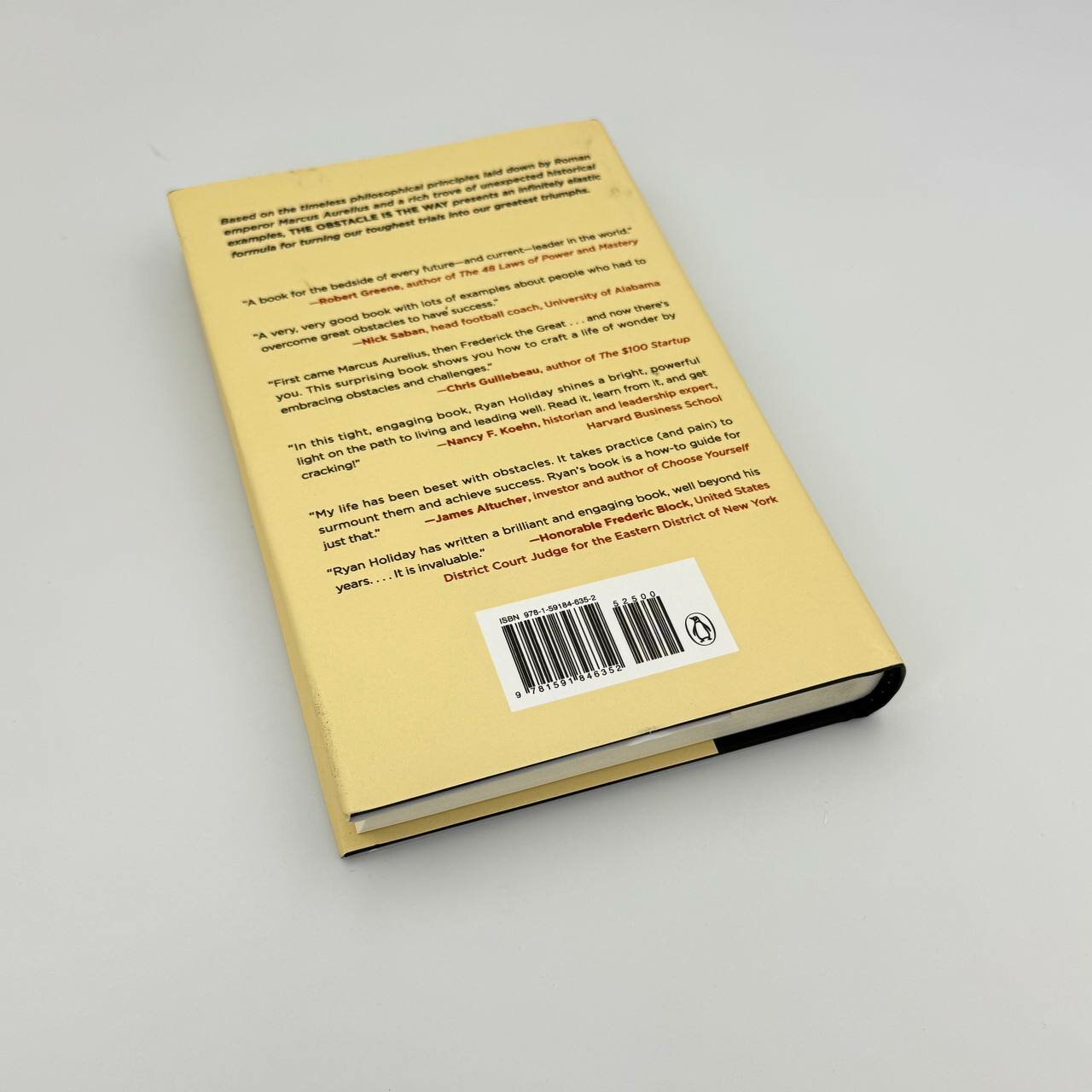 Книга "The obstacle is the way" Ryan Holiday, твердый переплет, 203 страницы — фото 1