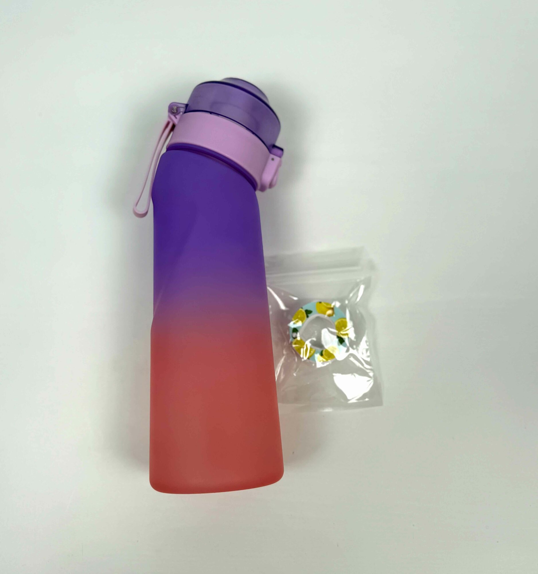 Шейкер с ароматизатором K139, Purple, 750 мл, с силиконовой вставкой и петлей для переноски — фото 1