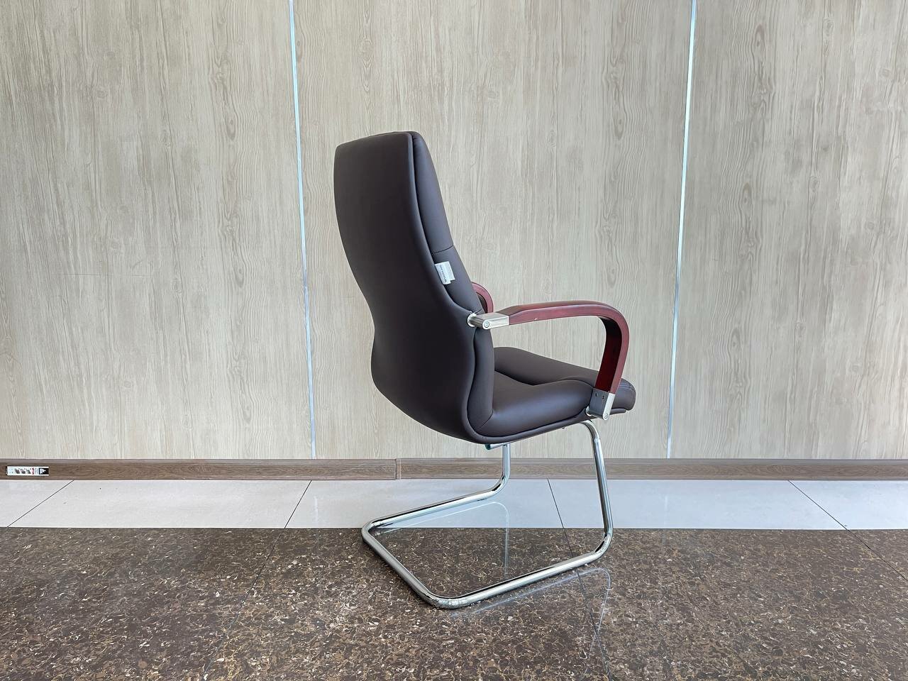 Идеальное, удобное и красивое кресло для дома и работы Model 2346B Brown