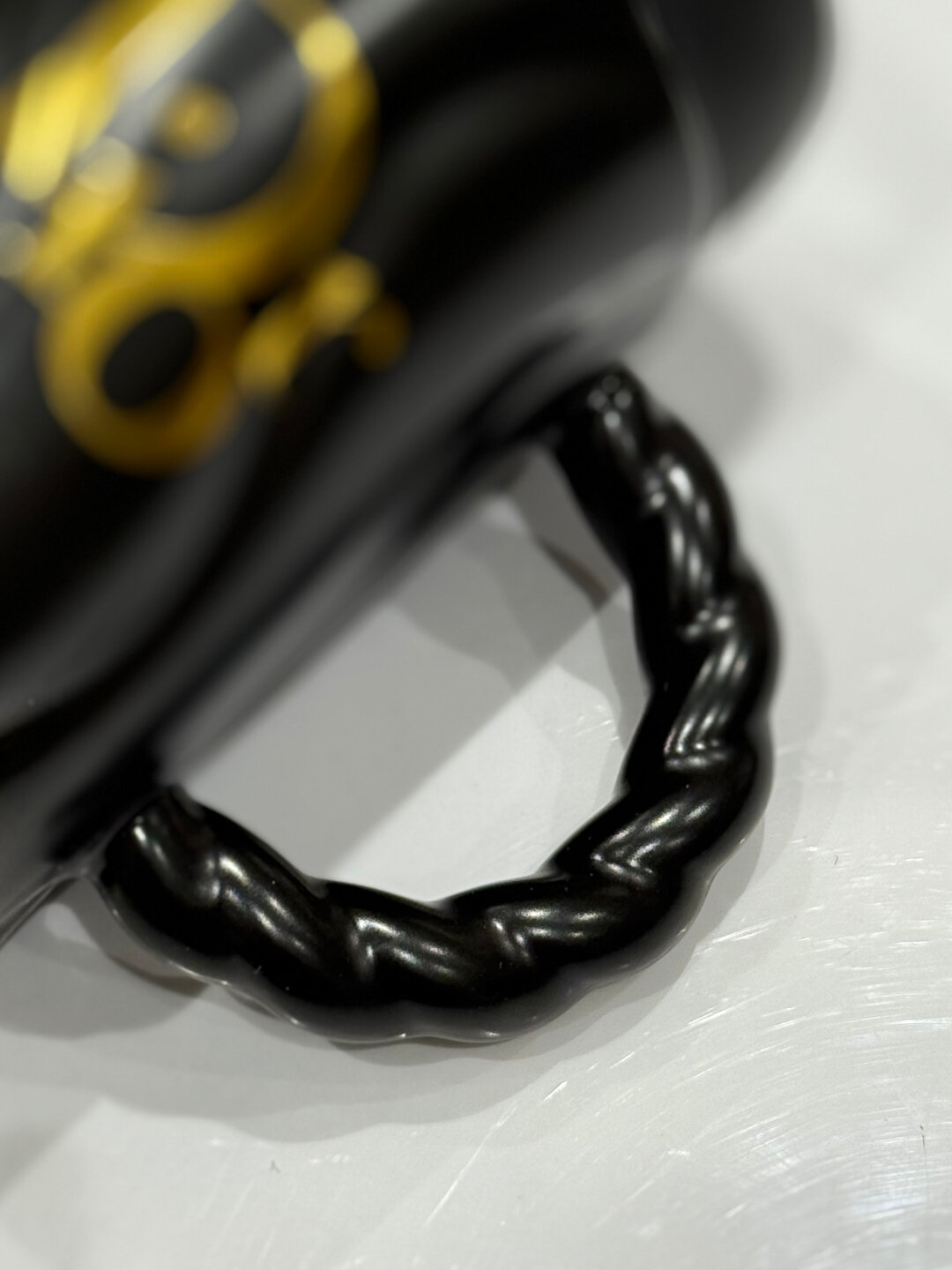 Кружка керамическая с крышкой для чая и кофе — удобство и современный стиль