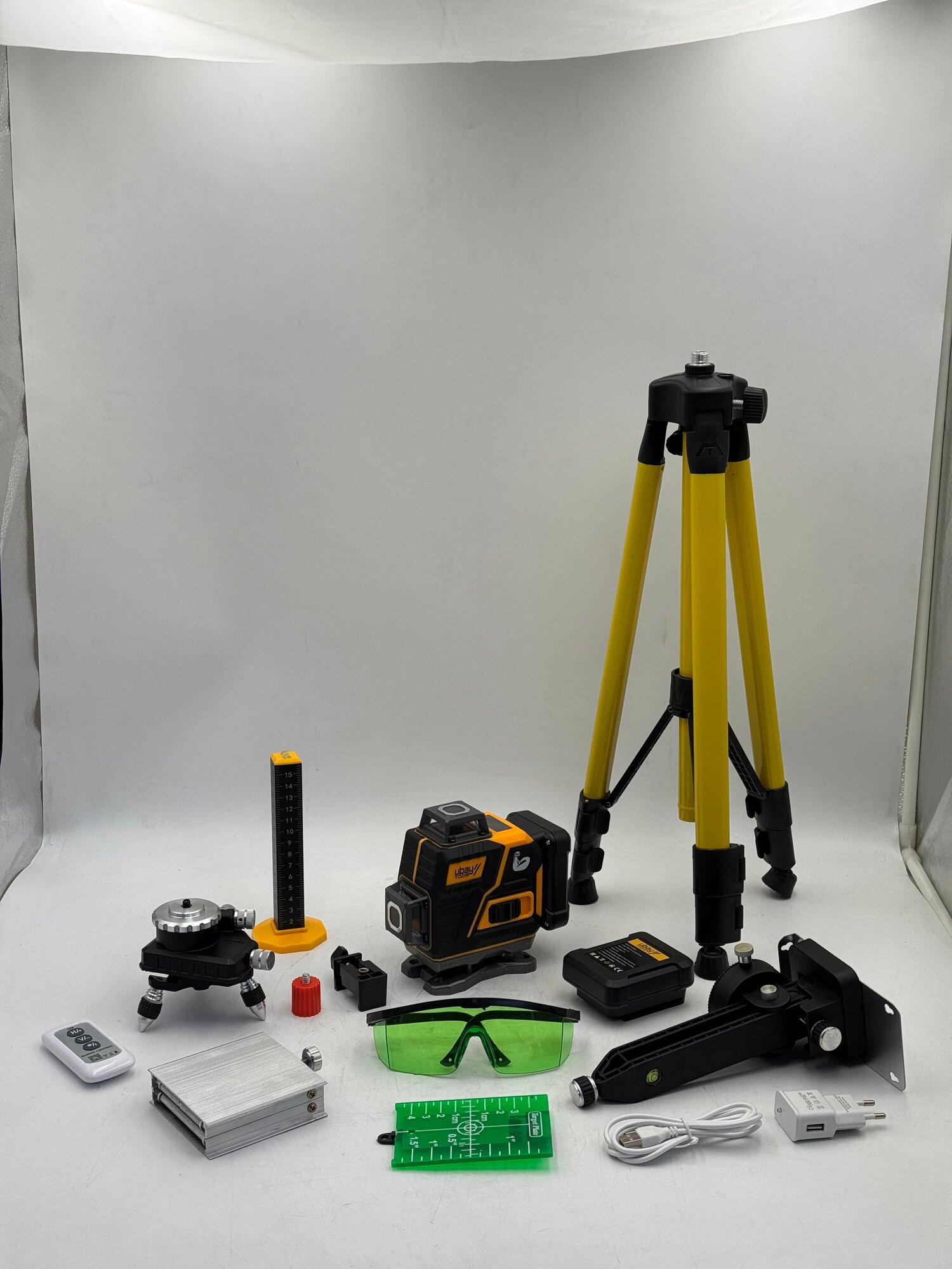 Лазерный уровень UBAY UB-4H", 4D, 16 линий, дальность до 100м, питание от аккумулятора