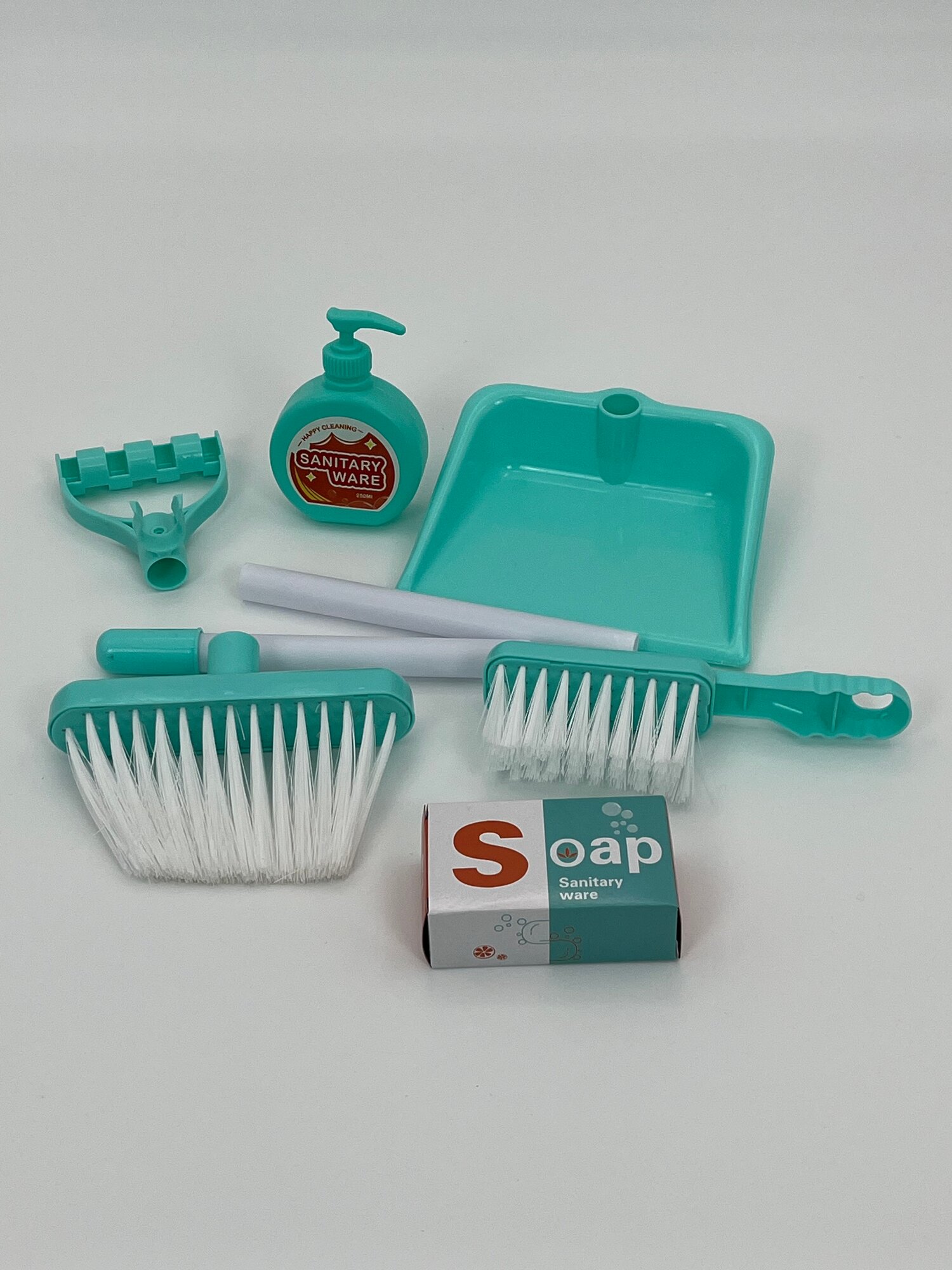 Детский игровой набор для уборки Cleaning Play Set, веник, щётка, совок, мыло и бутылочка, 3+