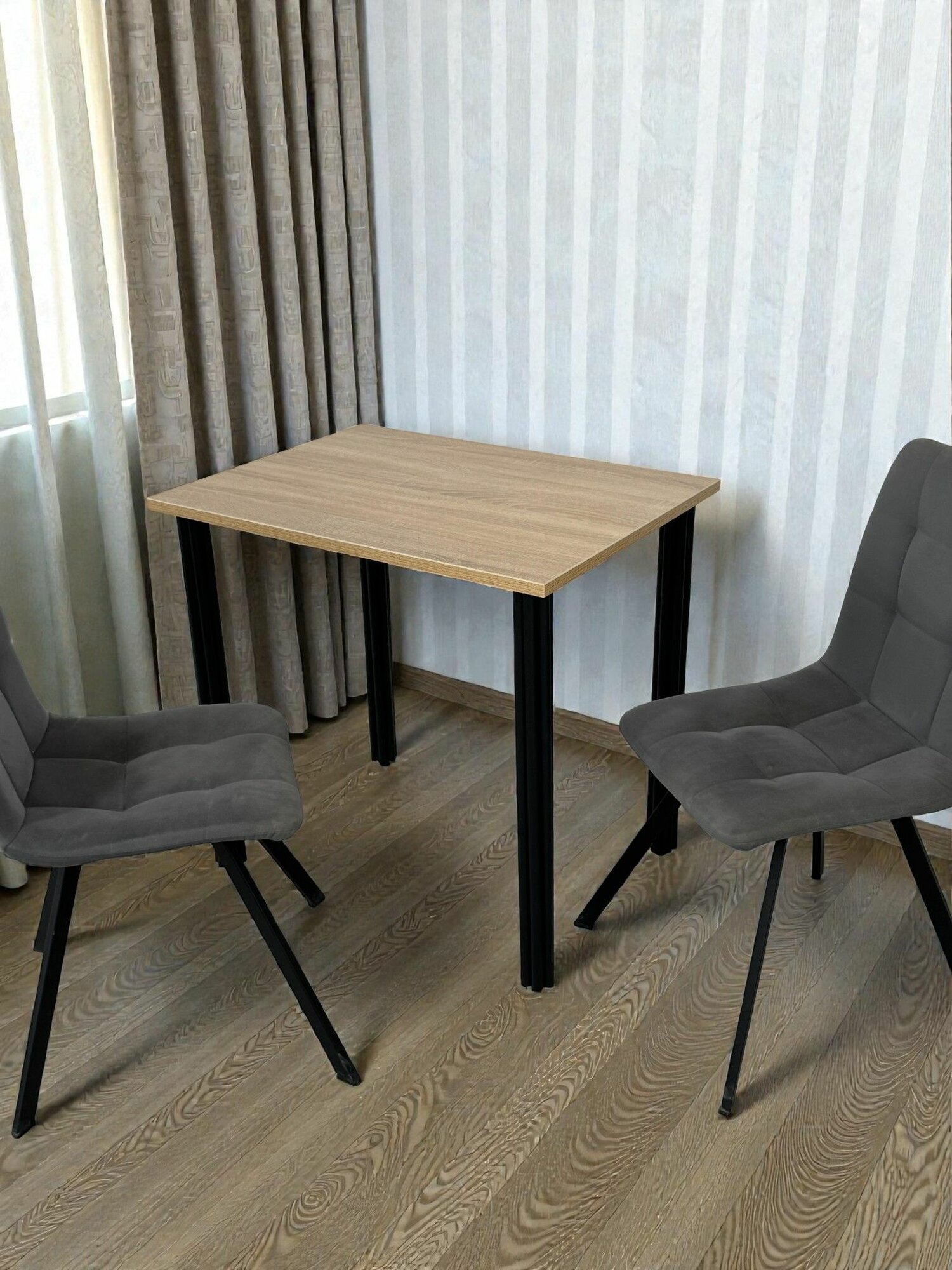 Стол дизайнерский обеденный/ цвет Дуб Сонома, 80*60 см. Ножки черные.