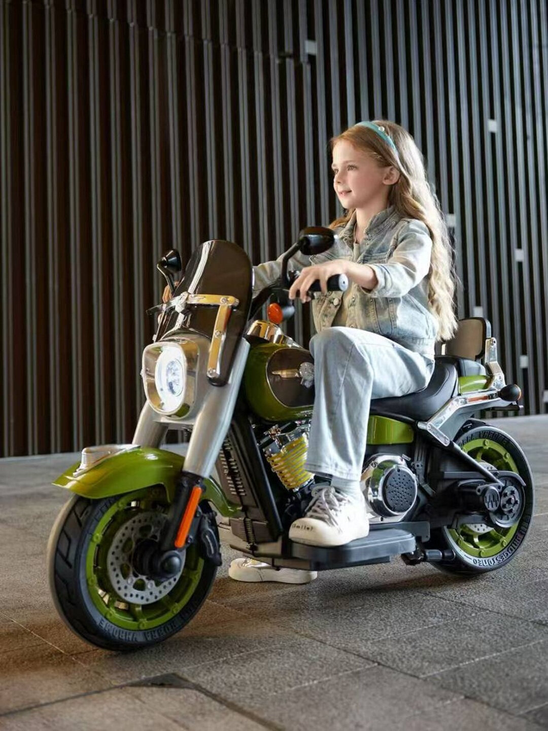 Детский двухколесный двухместный электромотоцикл 818, с боковыми колесами