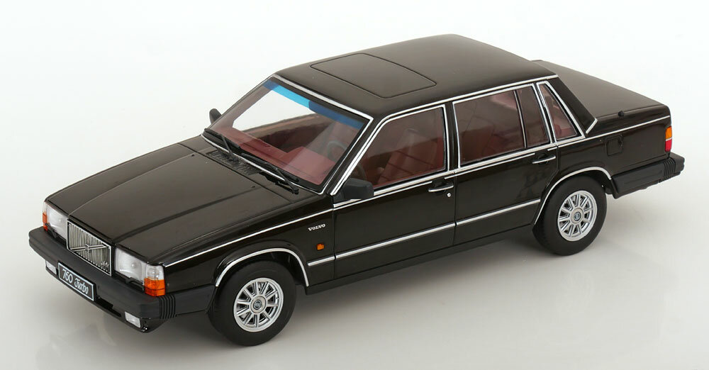 Модель коллекционная TRIPLE 9 Volvo 760 1985 black