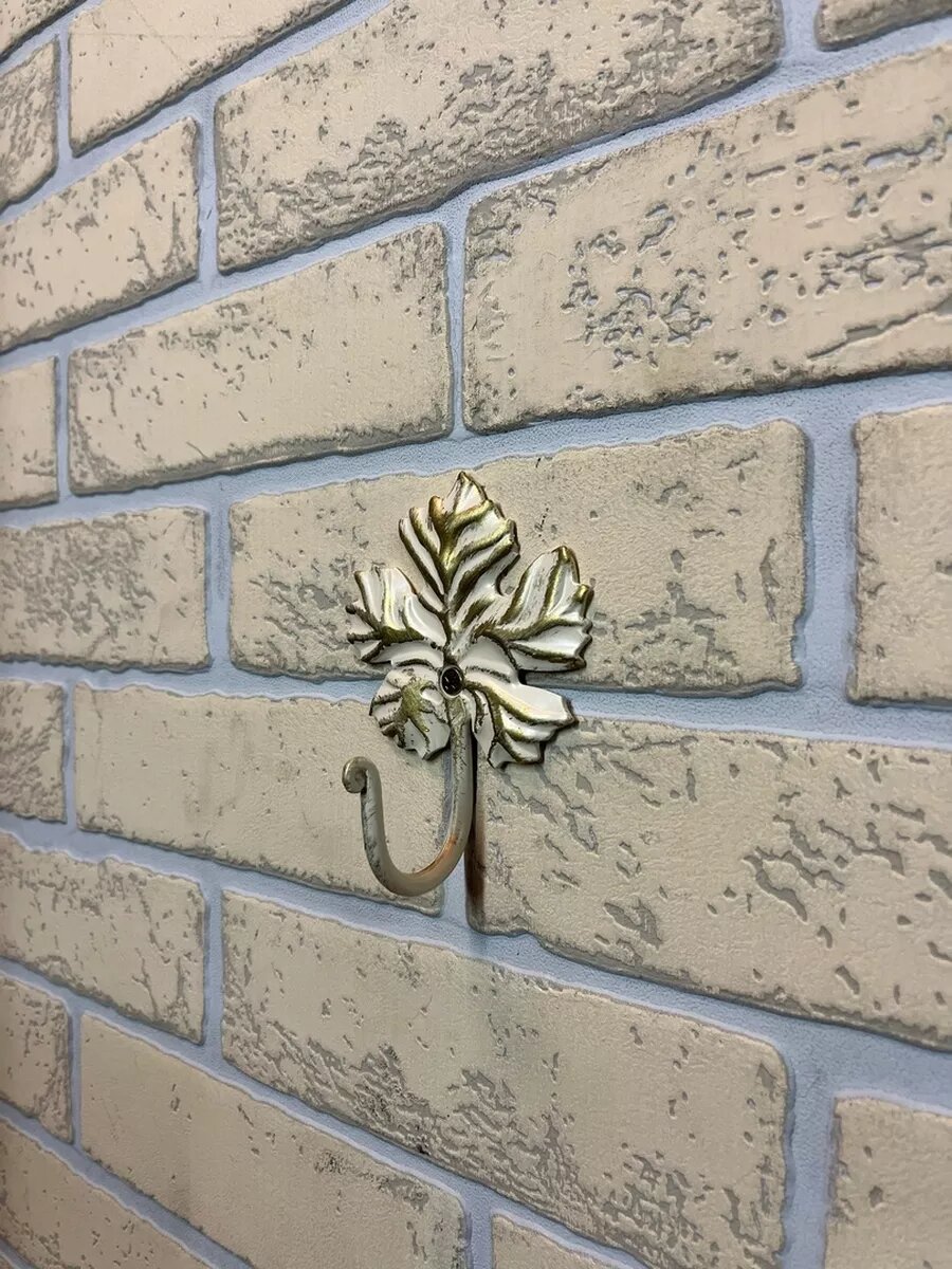 Крючок настенный Виноградный лист, кованная сталь, ручная работа, цвет белое золото — фото 1
