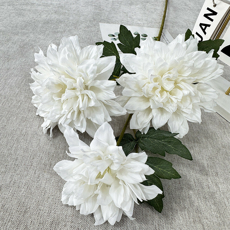 Букет из шелковых цветов для свадебного торжества с реалистичным дизайном для фотосессий белый