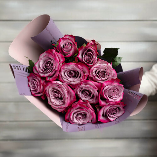 Изображение товара 11 фиолетовых роз Эквадор, 50 см, в упаковке, от Букет Маркет