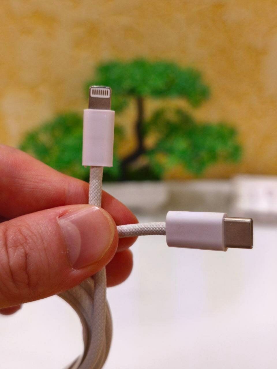 Плетенный, усиленный кабель 2 метра для iphone, айфона / Провод, шнур Lightning для Iphone 5-10, XR, XS, 11-13, белый — фото 1