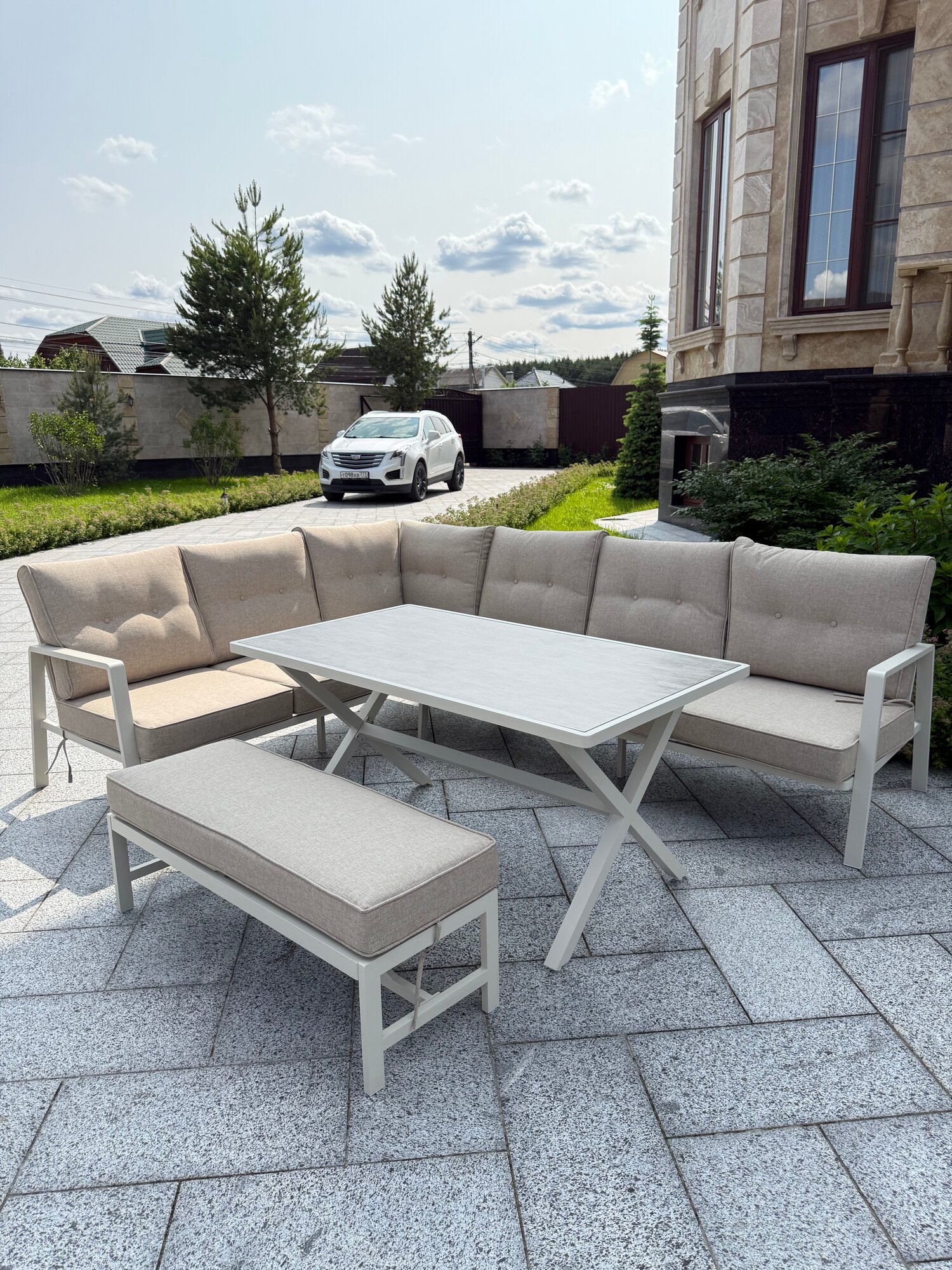 PREMIUM Комплект садовой мебели Full Comfort - DOLPHIN (обеденный стол угловой диван скамейка) белый