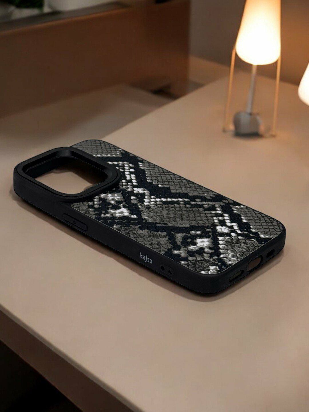 Кожаный чехол KAJSA для iPhoneТёмно-коричневый 15 Pro