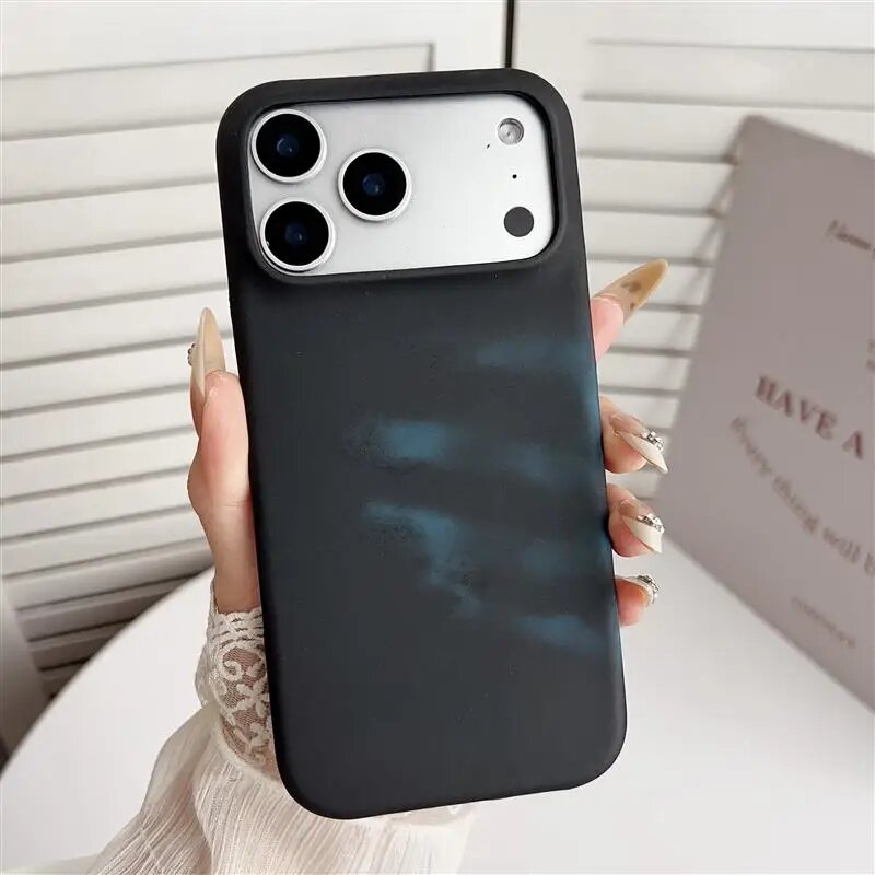 Термохромный чехол для iPhone 16 Black to blue, черный