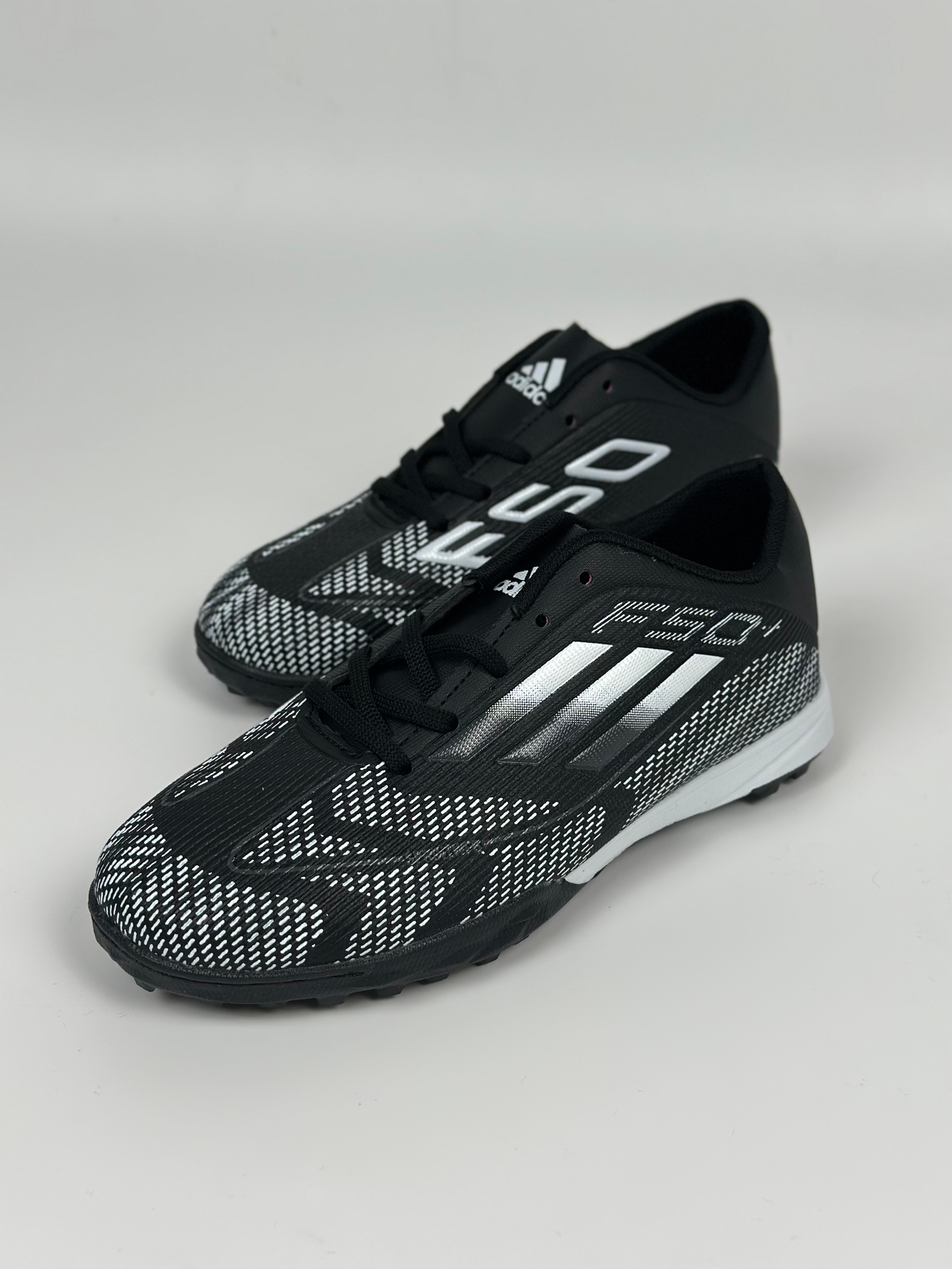Бутсы adidas, размер 31, черный/белый