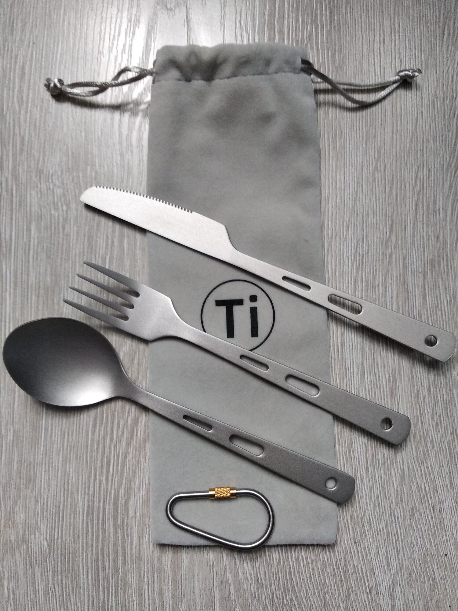 Набор столовых приборов из титана