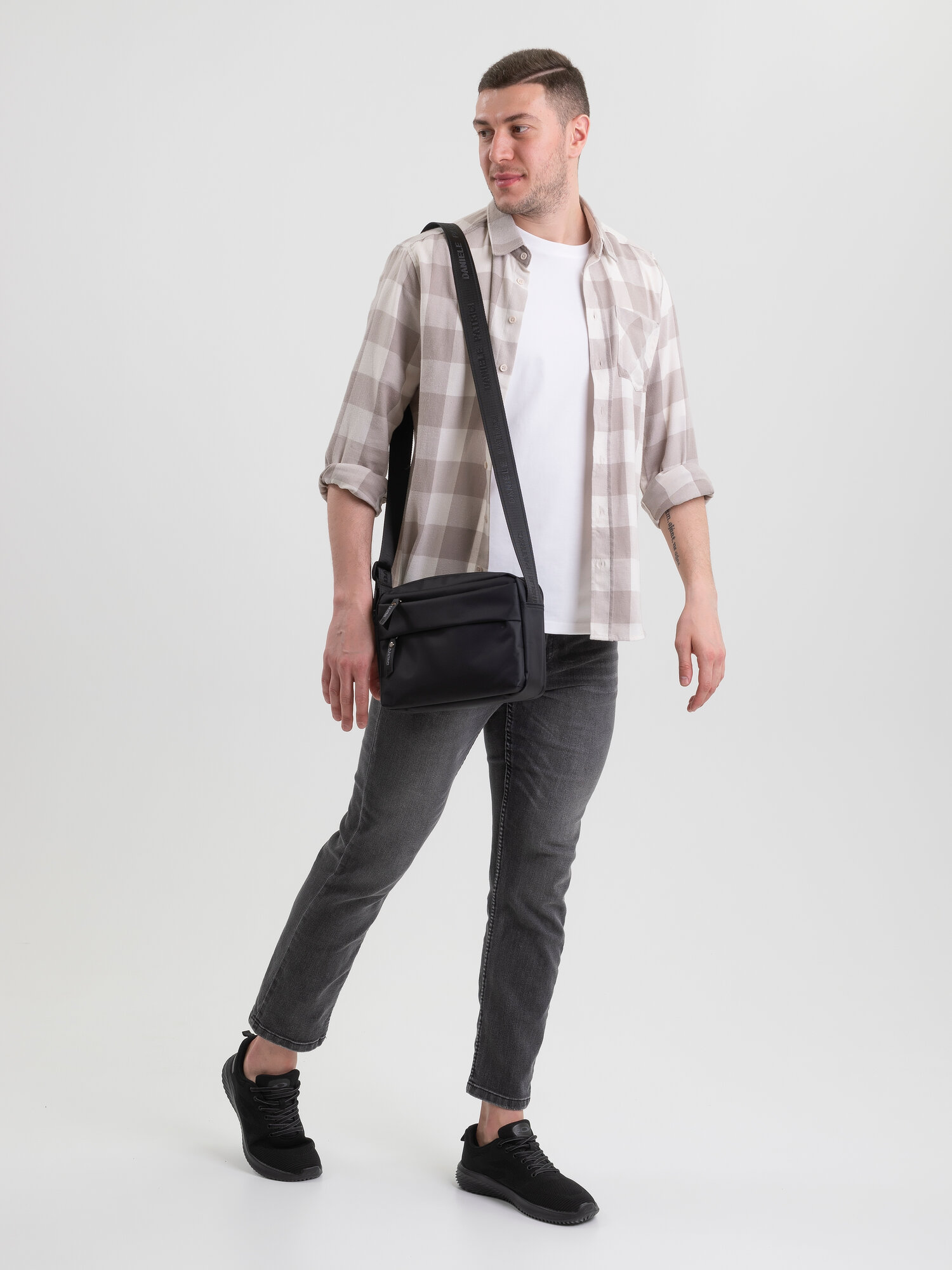 Сумка барсетка Daniele Patrici, фактура зернистая, черный нюд — фото 1