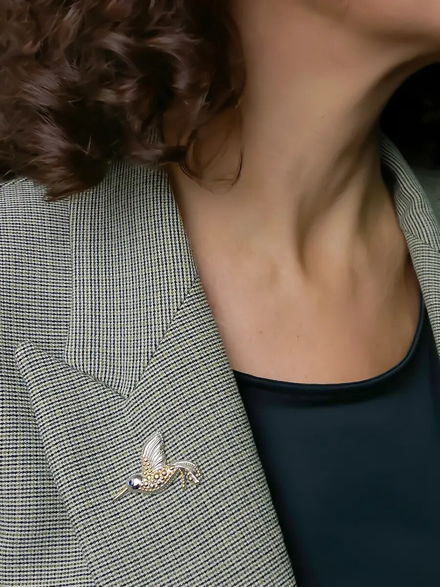 Брошь, серебро, 925 проба, золочение, родирование, сапфир