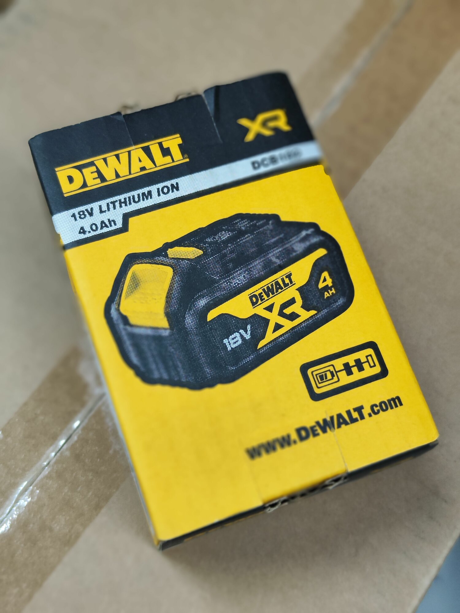 Аккумулятор DeWalt DCB182-XJ(оригинал )4 ампера , 18 вольт