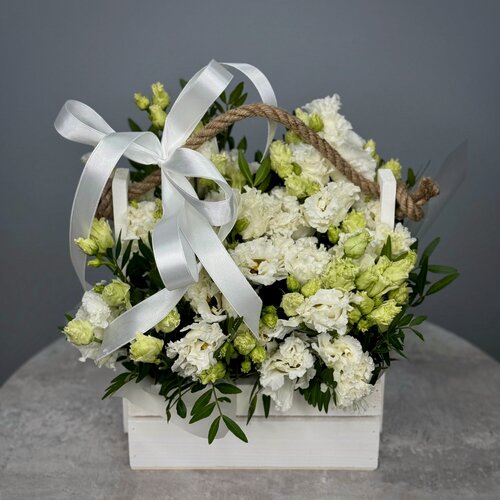 Изображение товара Цветы в ящике Энканто от «365 Поводов» - живые цветы с доставкой