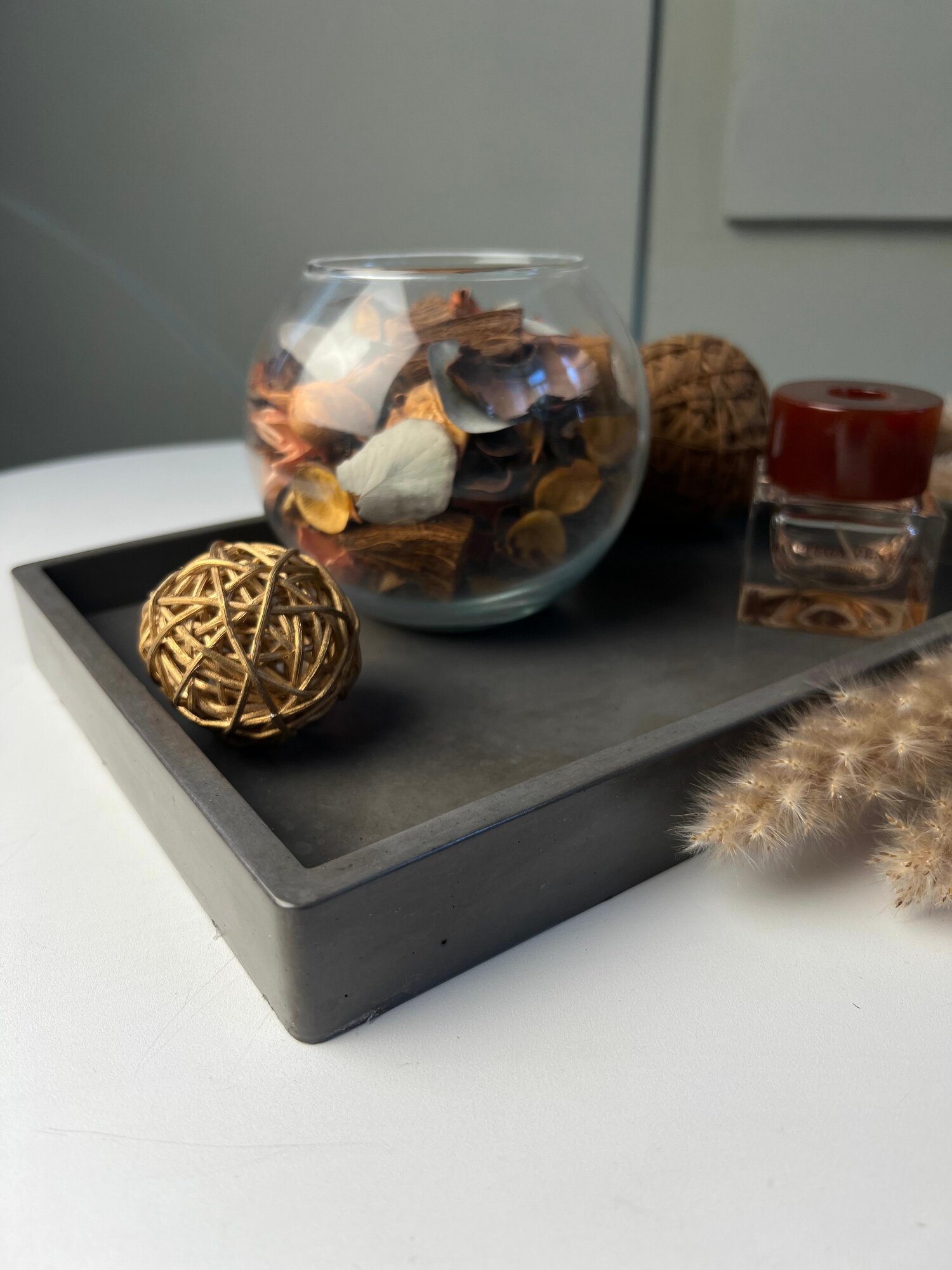 Поднос декоративная подставка для хранения мелочей и косметики в ванной комнате серый