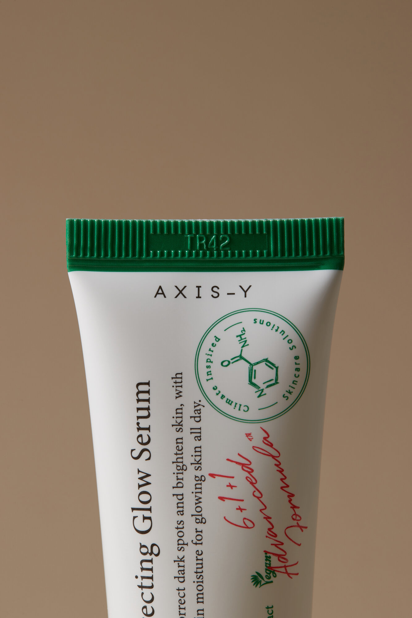 Осветляющая сыворотка от пигментных пятен с 5% ниацинамида AXIS-Y Dark Spot Correcting Glow Serum — фото 1