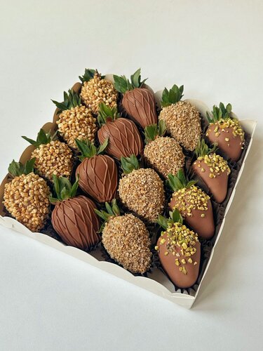 Изображение товара Клубника в бельгийском молочном шоколаде подарочный набор 16шт