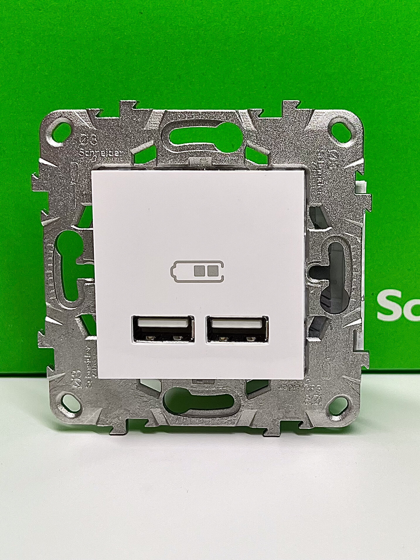 Розетка компьютерная USB x2 Schneider Electric Unica New NU541818