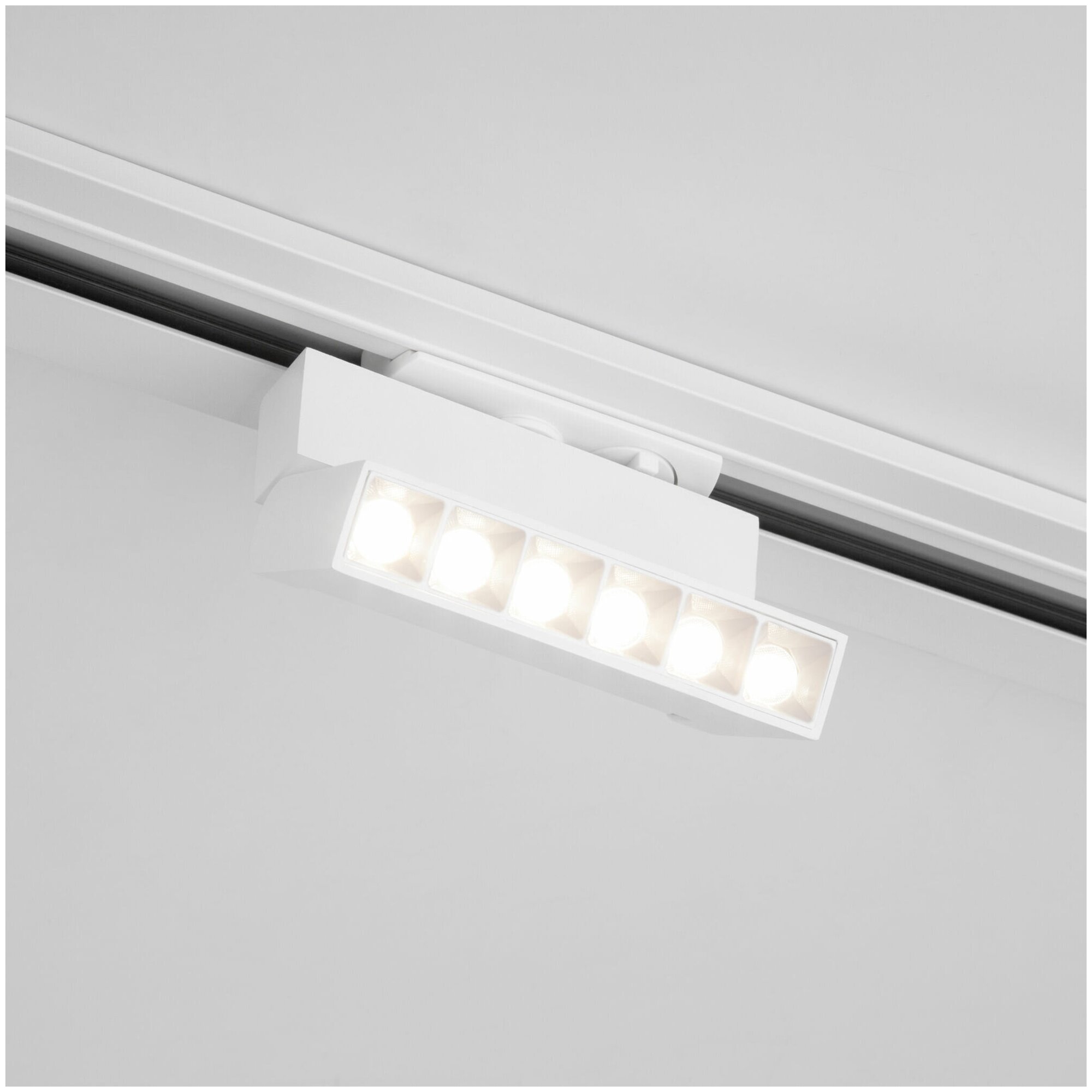 Трековый однофазный светодиодный светильник Elektrostandard Garda 85017/01, 10 Вт, 4200 K, цвет белый