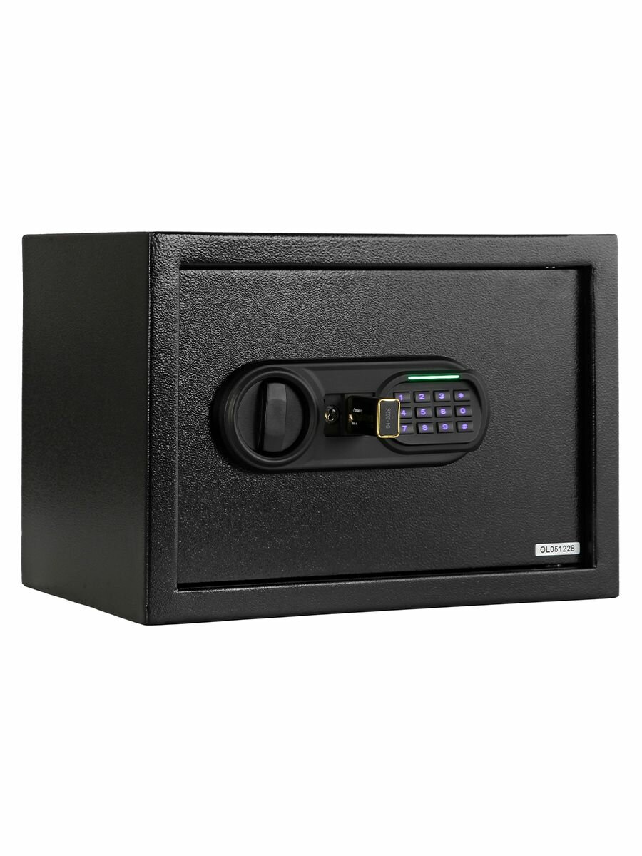 Гарантийный талон и инструкция электронного сейфа CARCAM на столе