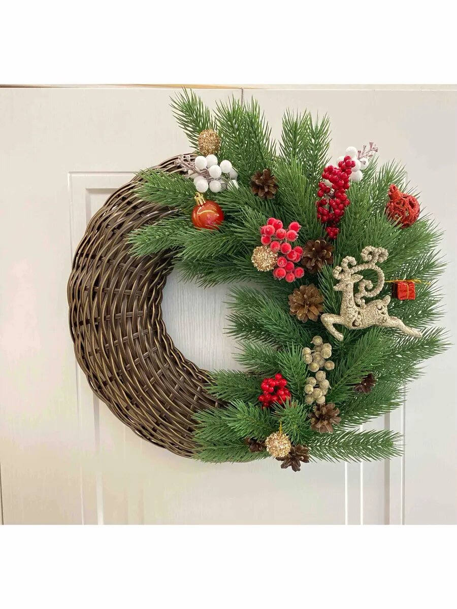Рождественский венок из ротанга