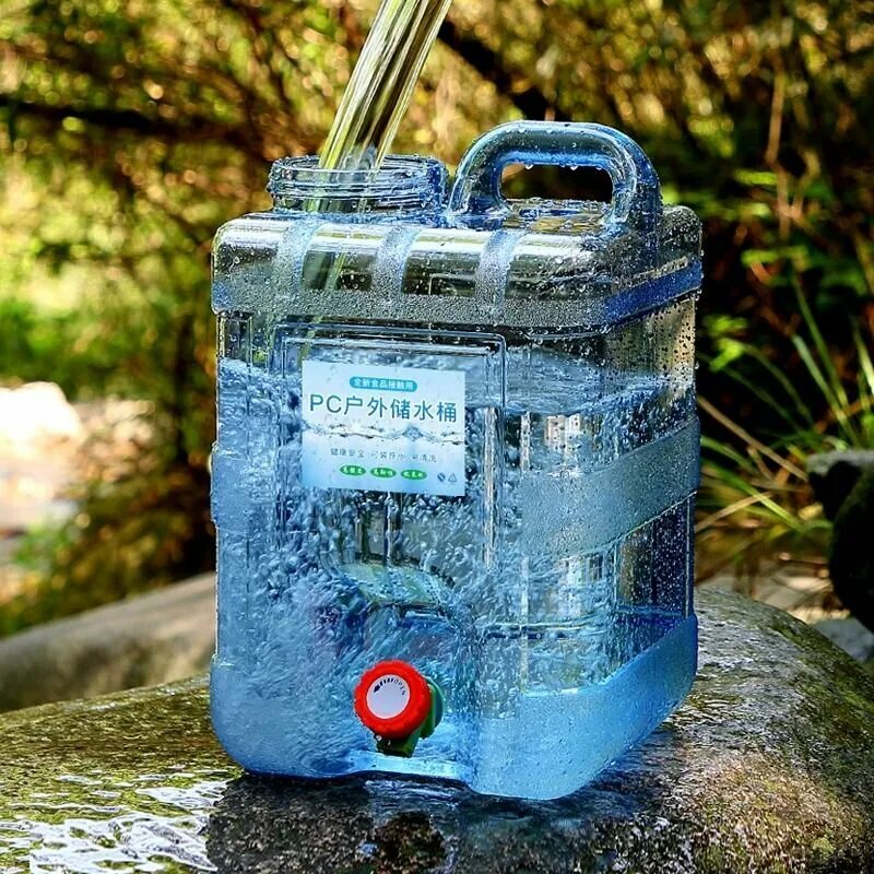 Канистра для воды 10 л из пищевого пластика с ручкой синяя
